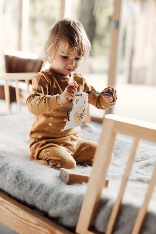 Wooden Story Swirling Spinner Buzz - Image 12